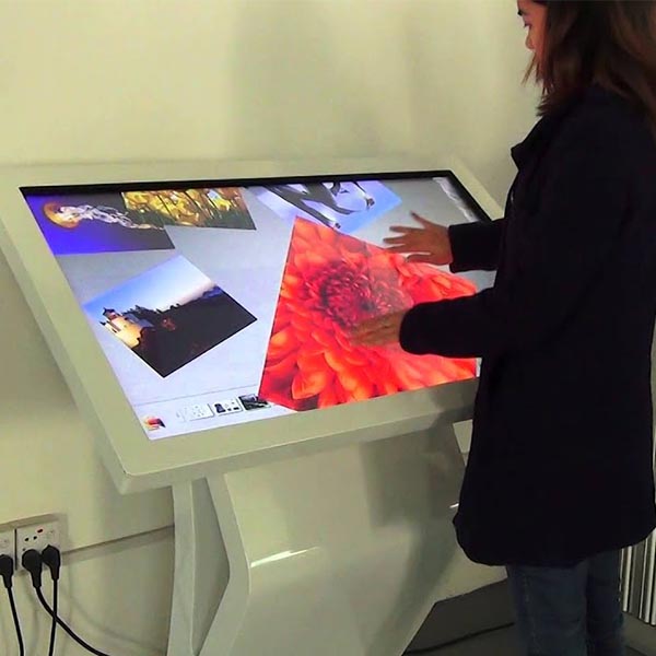 Stand touch screen kiosk(图1)